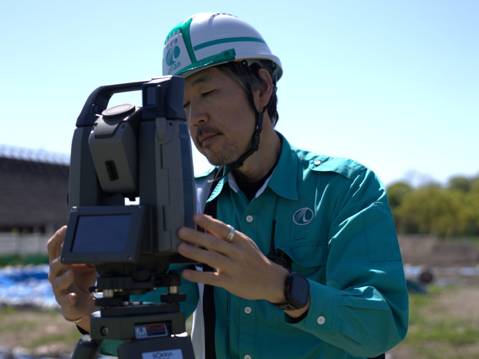 相棒の最先端機器といろんな景色を巡るのが楽しい！測量